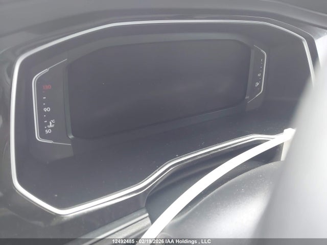 3VWGM7BU8NM033647 Volkswagen Jetta Highline