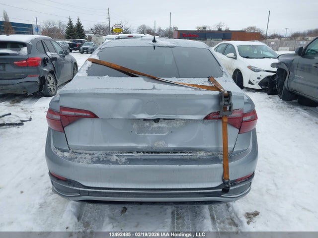 3VWGM7BU8NM033647 Volkswagen Jetta Highline
