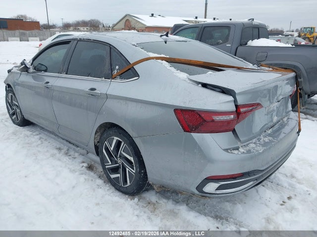 3VWGM7BU8NM033647 Volkswagen Jetta Highline