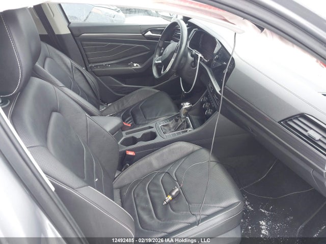 3VWGM7BU8NM033647 Volkswagen Jetta Highline