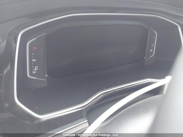 3VWGM7BU8NM033647 Volkswagen Jetta Highline