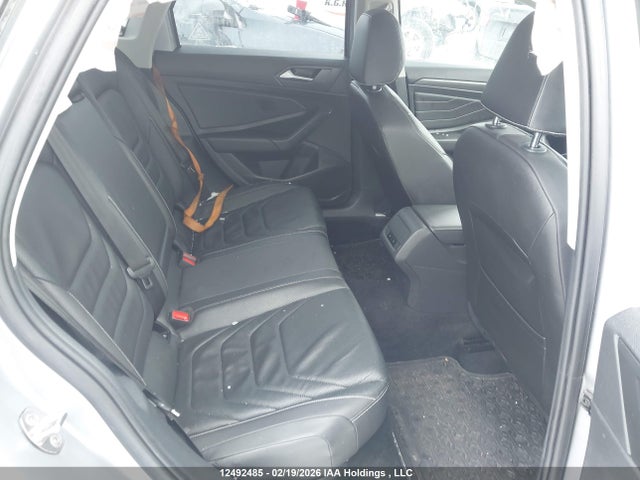 3VWGM7BU8NM033647 Volkswagen Jetta Highline