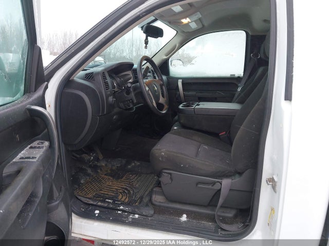 Продаж на аукціоні авто 2011 Chevrolet Silverado C1500 Lt, vin: 1GCNCSE06BZ327468, номер лоту: 12492572