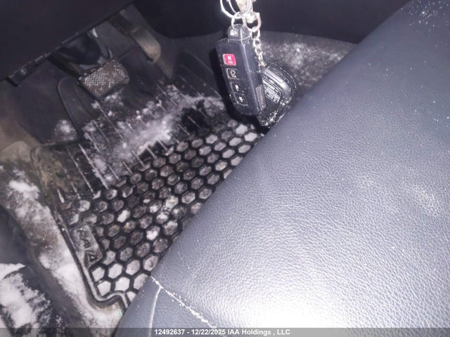 2T3JFREV1HW639393 Toyota RAV4 SE