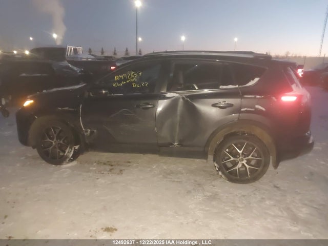 2T3JFREV1HW639393 Toyota RAV4 SE
