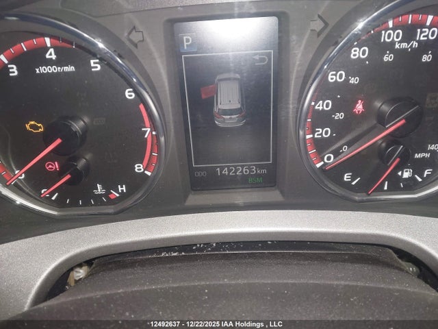 2T3JFREV1HW639393 Toyota RAV4 SE