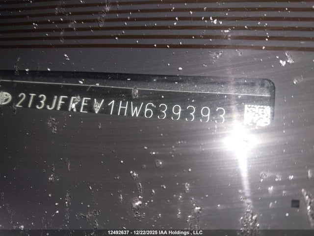 2T3JFREV1HW639393 Toyota RAV4 SE