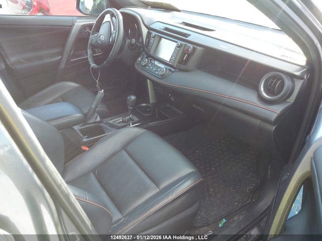 2T3JFREV1HW639393 Toyota RAV4 SE