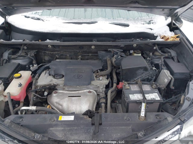 2T3ZFREVXHW401335 Toyota RAV4 LE