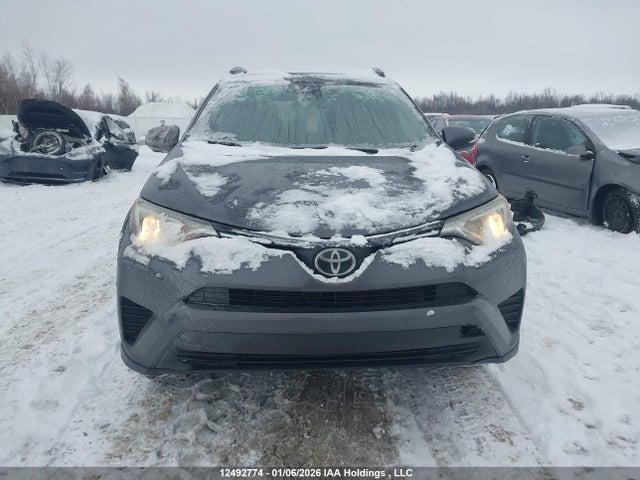 2T3ZFREVXHW401335 Toyota RAV4 LE