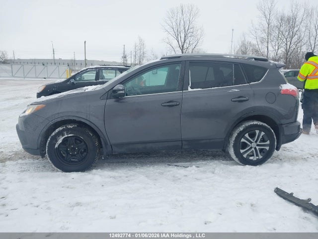 2T3ZFREVXHW401335 Toyota RAV4 LE