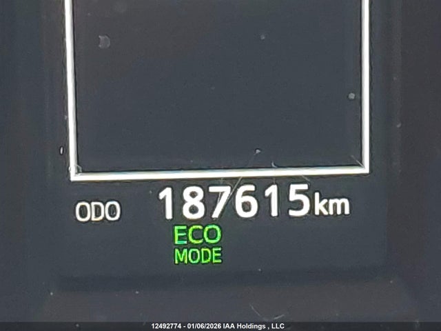 2T3ZFREVXHW401335 Toyota RAV4 LE
