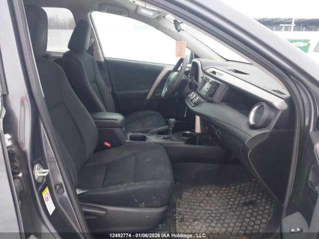 2T3ZFREVXHW401335 Toyota RAV4 LE
