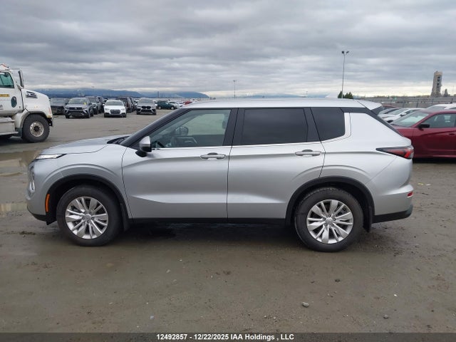 JA4J4UA8XSZ619914 Mitsubishi Outlander Es