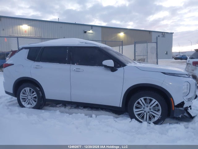 JA4J4UA8XPZ615885 Mitsubishi Outlander Se/se Black Edition/se Technology/se Special