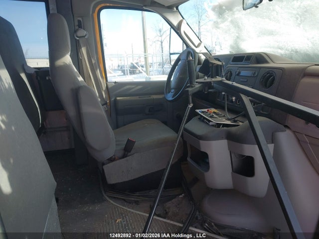Продажа на аукционе авто 2018 Ford Econoline E450 Super Duty Cutwy Van, vin: 1FDFE4FS8JDC22920, номер лота: 12492892