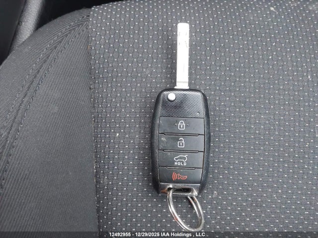 KNAHT8A39G7132190 KIA Rondo