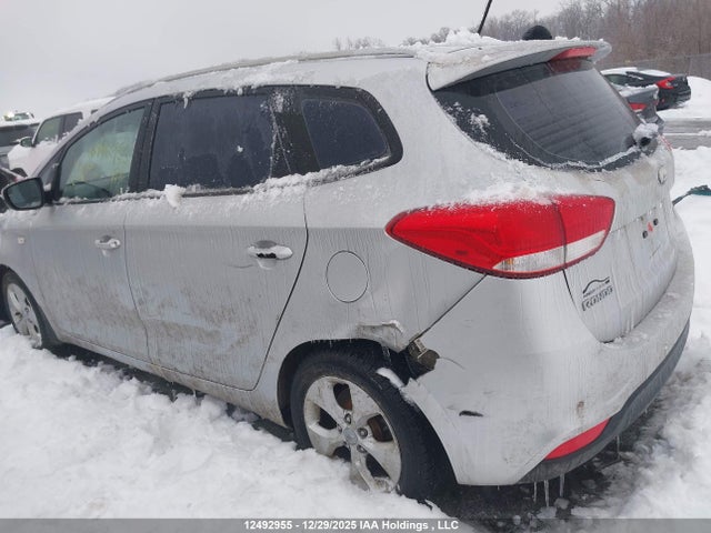 KNAHT8A39G7132190 KIA Rondo