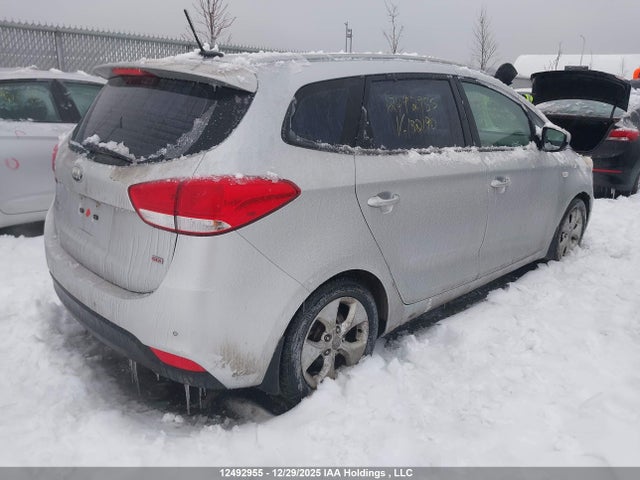 KNAHT8A39G7132190 KIA Rondo