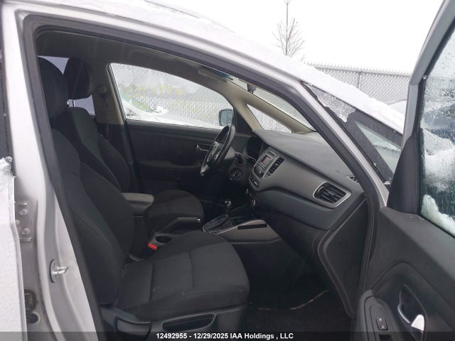 KNAHT8A39G7132190 KIA Rondo
