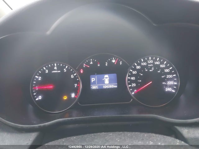 KNAHT8A39G7132190 KIA Rondo