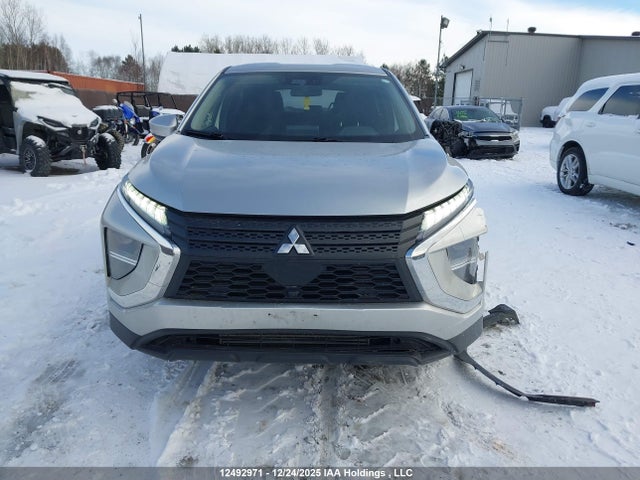 JA4ATUAA1NZ613364 Mitsubishi Eclipse Cross Es