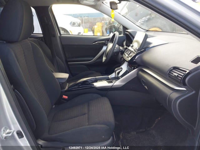 JA4ATUAA1NZ613364 Mitsubishi Eclipse Cross Es