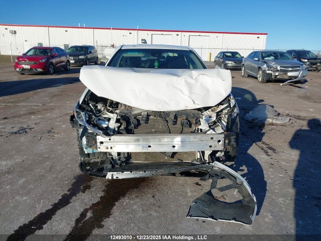 4T1B11HK1JU598218 Toyota CAMRY SE