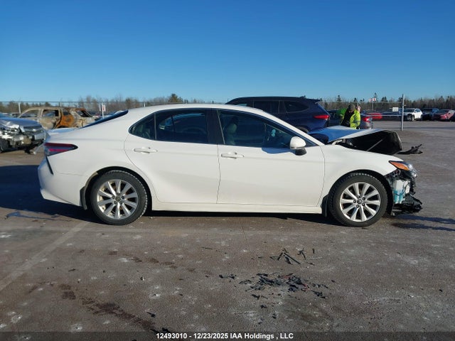 4T1B11HK1JU598218 Toyota CAMRY SE