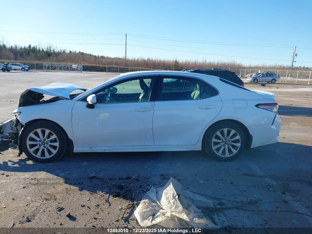 4T1B11HK1JU598218 Toyota CAMRY SE