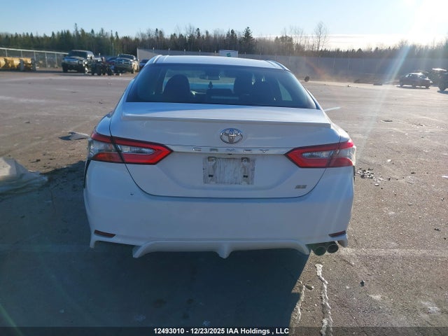 4T1B11HK1JU598218 Toyota CAMRY SE