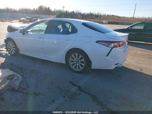 4T1B11HK1JU598218 Toyota CAMRY SE