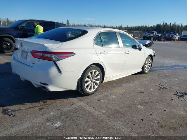 4T1B11HK1JU598218 Toyota CAMRY SE