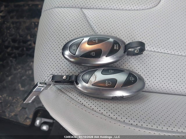KMHLN4DG4SU873450 Hyundai Elantra Luxury W/two-tone Interior