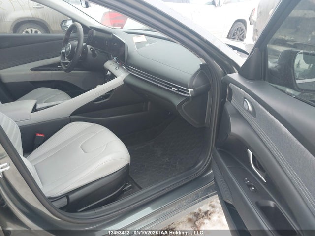 KMHLN4DG4SU873450 Hyundai Elantra Luxury W/two-tone Interior