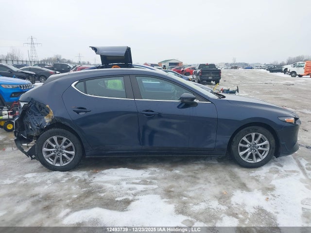 JM1BPAK75L1158076 Mazda 3 Gx