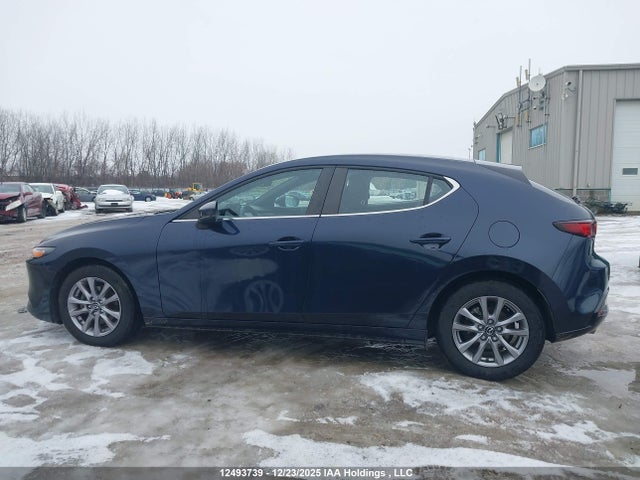 JM1BPAK75L1158076 Mazda 3 Gx