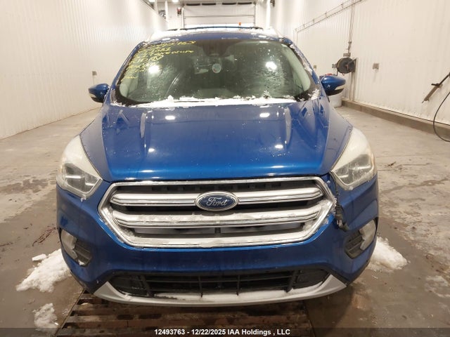 1FMCU9J94HUE11081 Ford Escape Titanium