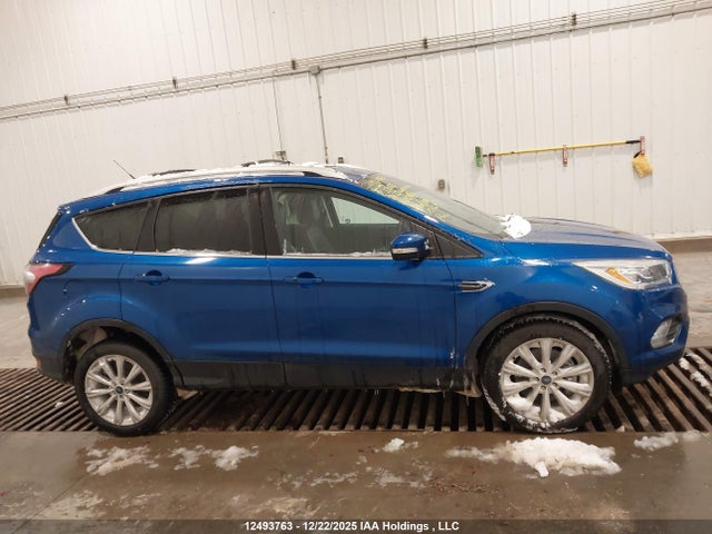 1FMCU9J94HUE11081 Ford Escape Titanium