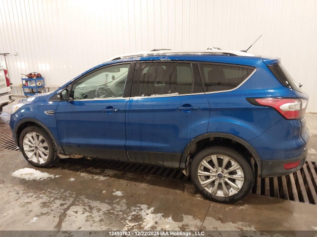1FMCU9J94HUE11081 Ford Escape Titanium