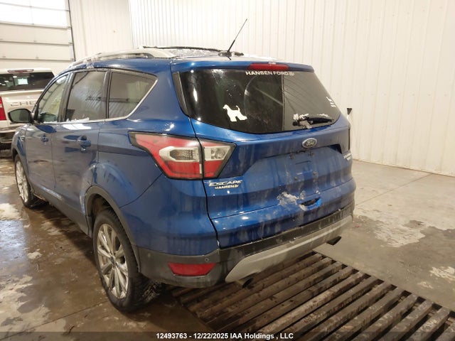 1FMCU9J94HUE11081 Ford Escape Titanium
