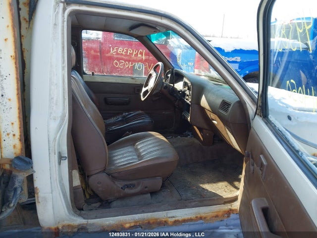 12493831 :رقم المزاد ، JT5VN94T6L0014050 vin ، 1990 Toyota Pickup Cab Chassis Super Long Wb مزاد بيع
