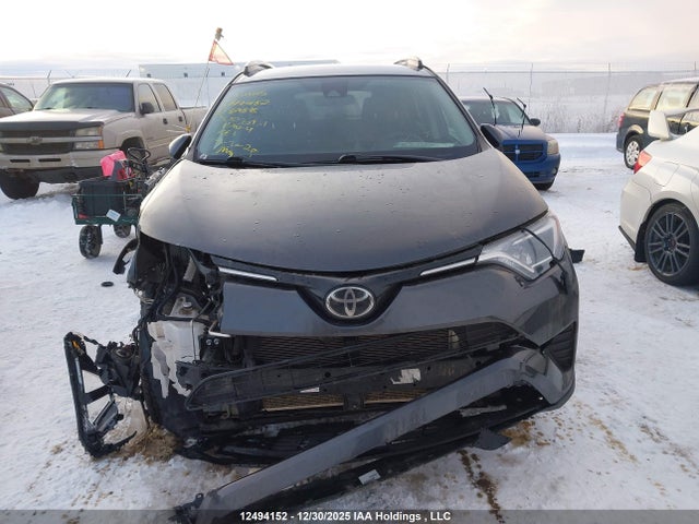 2018 Toyota Rav4 Le მანქანა იყიდება აუქციონზე, vin: 2T3BFREV0JW824898, აუქციონის ნომერი: 12494152