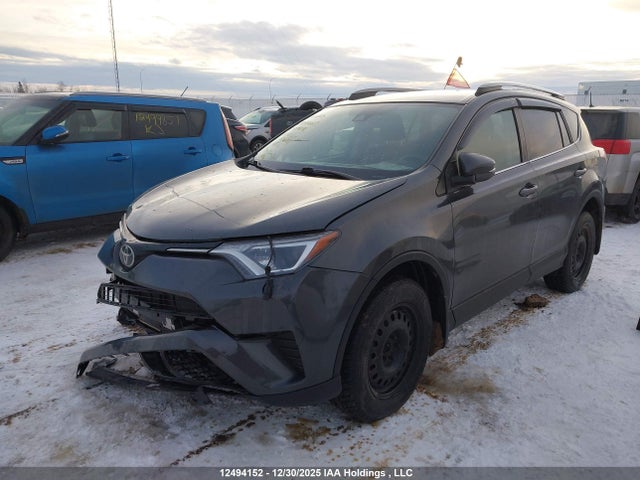2018 Toyota Rav4 Le მანქანა იყიდება აუქციონზე, vin: 2T3BFREV0JW824898, აუქციონის ნომერი: 12494152