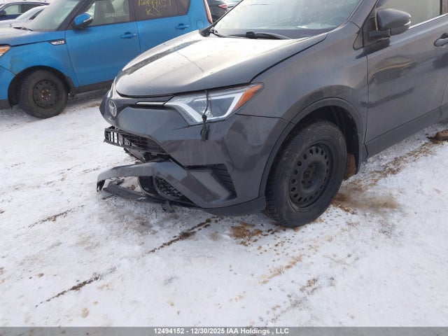 2018 Toyota Rav4 Le მანქანა იყიდება აუქციონზე, vin: 2T3BFREV0JW824898, აუქციონის ნომერი: 12494152
