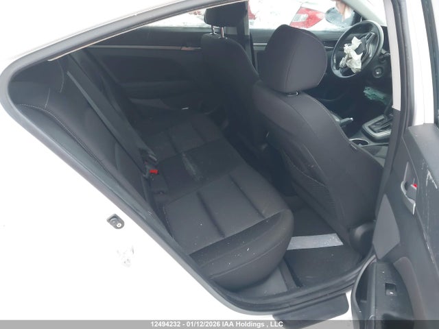 KMHD84LF1JU689912 Hyundai ELANTRA GL