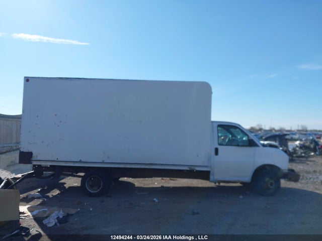 12494244 :رقم المزاد ، 1GDJG31U471173863 vin ، 2007 Gmc 24 Foot Van 3500 Cutaway مزاد بيع