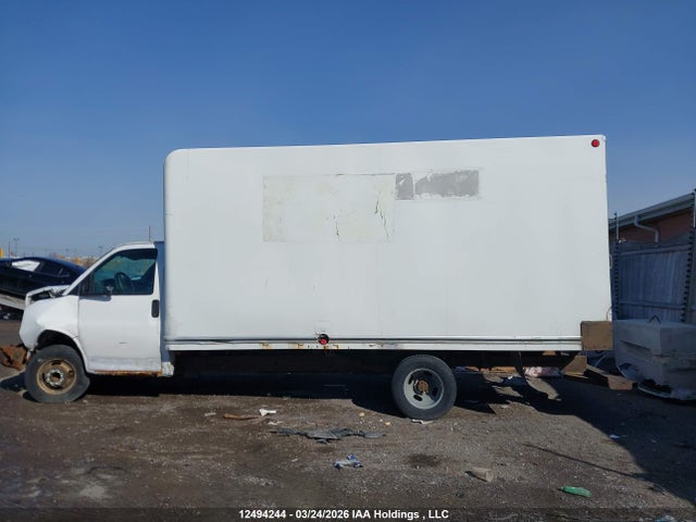 12494244 :رقم المزاد ، 1GDJG31U471173863 vin ، 2007 Gmc 24 Foot Van 3500 Cutaway مزاد بيع