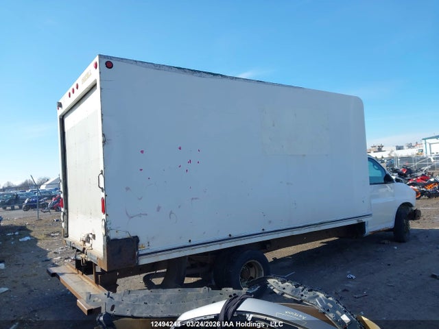 12494244 :رقم المزاد ، 1GDJG31U471173863 vin ، 2007 Gmc 24 Foot Van 3500 Cutaway مزاد بيع