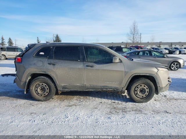 1C4PJMAS9GW323585 Jeep Cherokee Sport